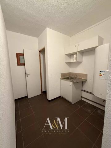 Murs commerciaux de 32 m² libre