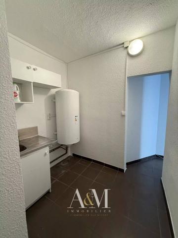Murs commerciaux de 32 m² libre