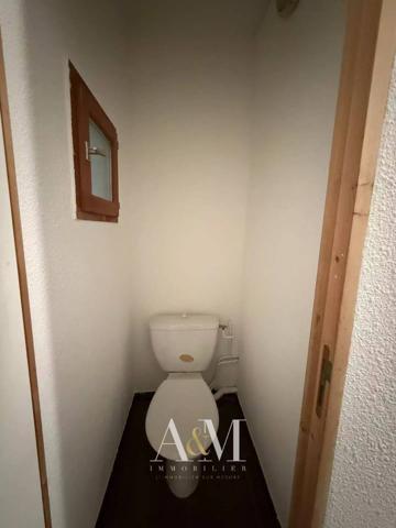 Murs commerciaux de 32 m² libre