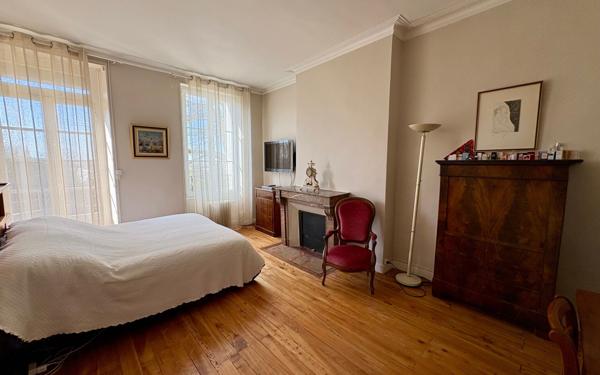 Maison à vendre    8 pièces •  Niort