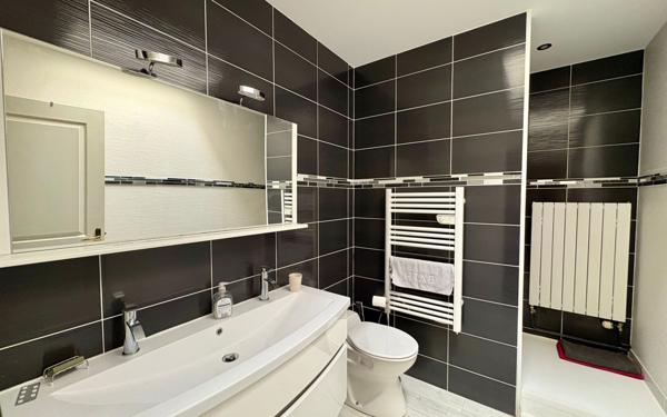 Maison à vendre    8 pièces •  Niort