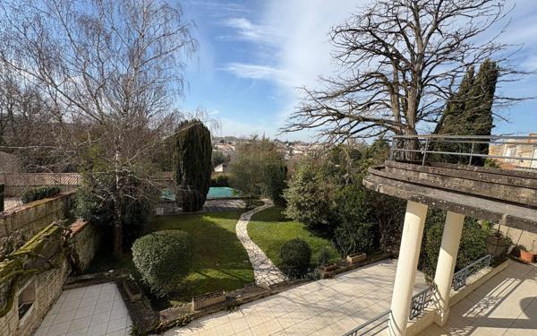 Maison à vendre    8 pièces •  Niort