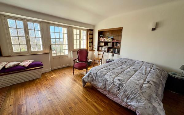 Maison à vendre    8 pièces •  Niort