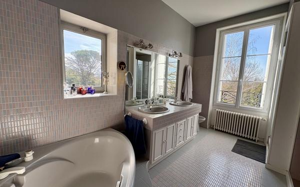 Maison à vendre    8 pièces •  Niort