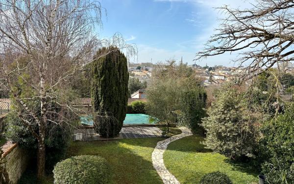 Maison à vendre    8 pièces •  Niort
