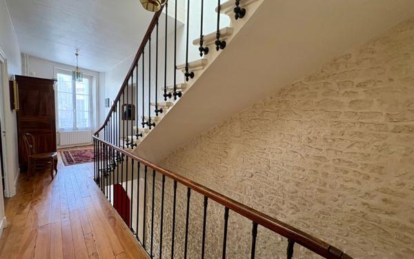 Maison à vendre    8 pièces •  Niort