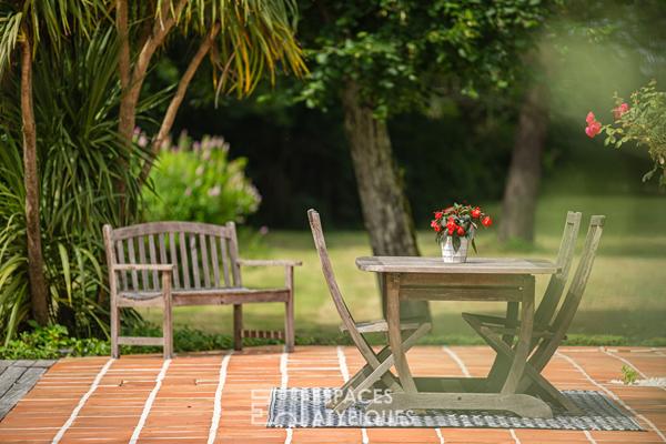 Ancien chai réhabilité en bord de Dordogne