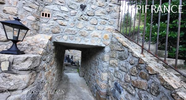 ARDECHE - Vallée de L'Eyrieux - Ensemble de 6 Gites rénovés à exploiter Immédiatement- 4000m² de terrain