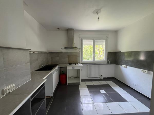 Charmante villa de 124 m² sur les hauteurs de Pujols, offrant confort, espace et tranquillité !