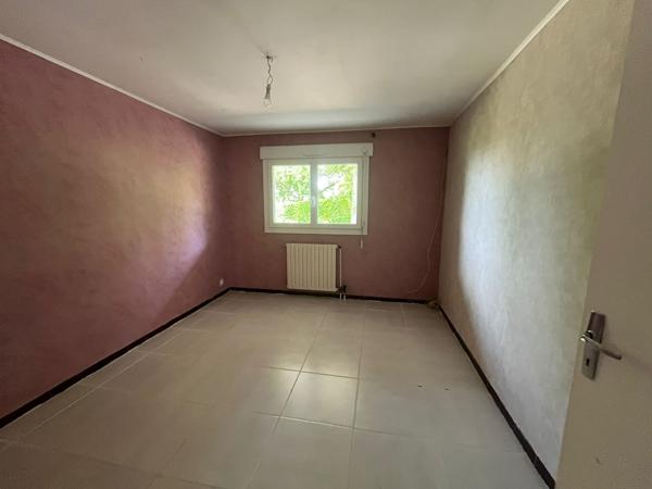 Charmante villa de 124 m² sur les hauteurs de Pujols, offrant confort, espace et tranquillité !