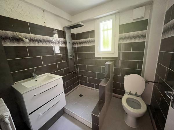 Charmante villa de 124 m² sur les hauteurs de Pujols, offrant confort, espace et tranquillité !