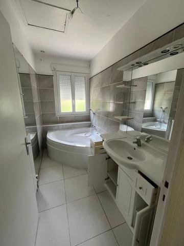 Charmante villa de 124 m² sur les hauteurs de Pujols, offrant confort, espace et tranquillité !