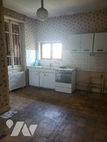 BEAUVALLON. Maison à rénover.