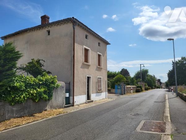 BEAUVALLON. Maison à rénover.