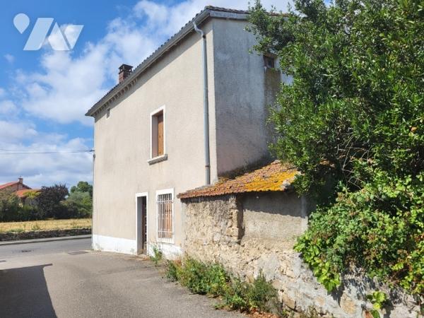 BEAUVALLON. Maison à rénover.