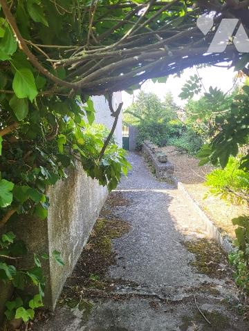 BEAUVALLON. Maison à rénover.