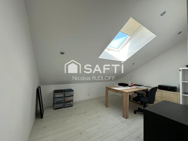 Maison - 8 pièces - 180m²