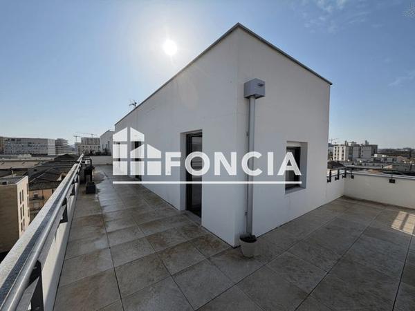 Location Appartement 4 pièces 110.3 m² - 20-26 RUE DU COMMERCE Bordeaux 33800