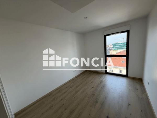 Location Appartement 4 pièces 110.3 m² - 20-26 RUE DU COMMERCE Bordeaux 33800