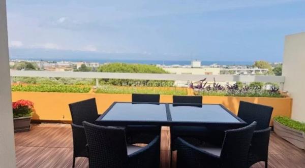 Location Appartement 3 pièces 80 m2 à Antibes