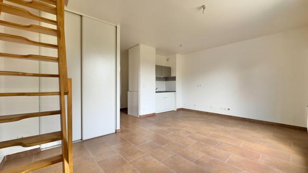 APPARTEMENT DUPLEX 2 PIÈCES À SAVIGNY-SUR-ORGE, QUARTIER GARE AVEC BALCON ET DOUBLE PARKING