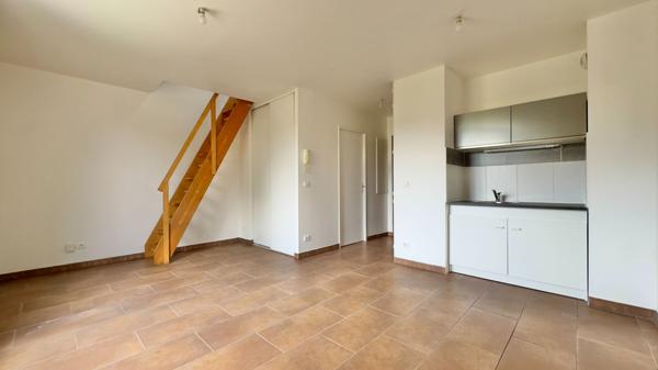 APPARTEMENT DUPLEX 2 PIÈCES À SAVIGNY-SUR-ORGE, QUARTIER GARE AVEC BALCON ET DOUBLE PARKING