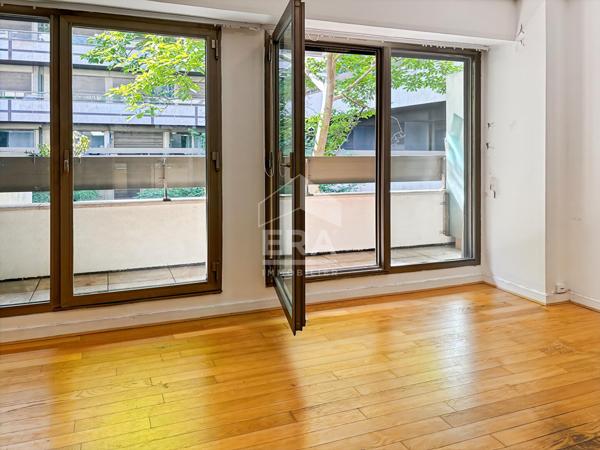Grand studio avenue Foch avec balcon