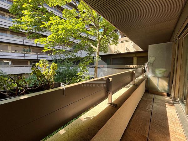 Grand studio avenue Foch avec balcon