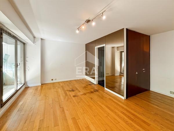 Grand studio avenue Foch avec balcon