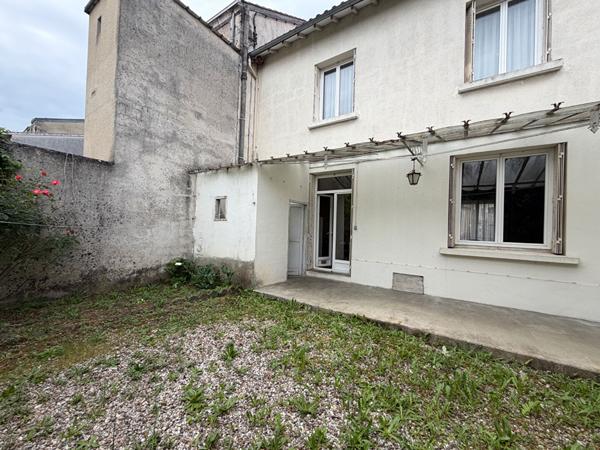 A vendre : Maison à Périgueux à rénover 5 pièces 3 chambres avec jardin