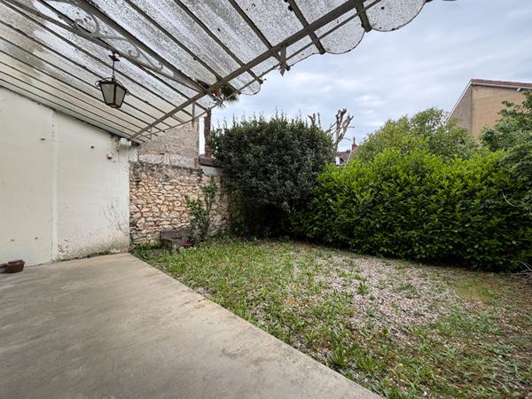 A vendre : Maison à Périgueux à rénover 5 pièces 3 chambres avec jardin