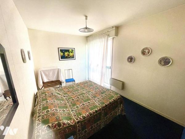 Menton plein centre-ville proche piétonne, 3 pièces 70 m² terrasse parking collectif 