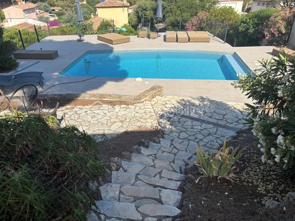 Maison contemporaine de 210,92 m²