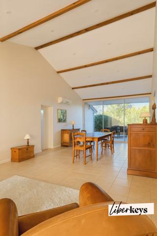 Villa familiale Type 7 avec piscine - Plain pied élevé d'un étage - Jardin de 1200 m2