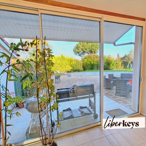 Villa familiale Type 7 avec piscine - Plain pied élevé d'un étage - Jardin de 1200 m2