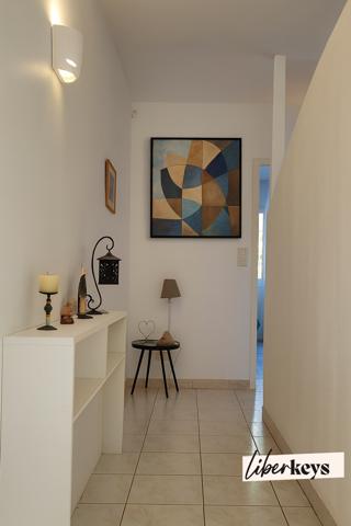 Villa familiale Type 7 avec piscine - Plain pied élevé d'un étage - Jardin de 1200 m2