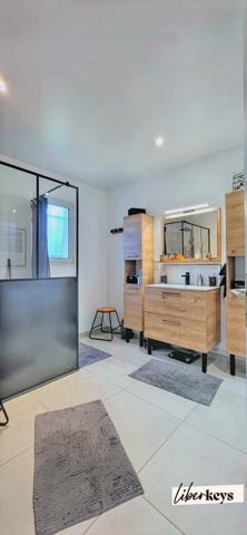 Villa familiale Type 7 avec piscine - Plain pied élevé d'un étage - Jardin de 1200 m2