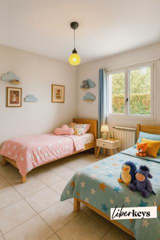 Villa familiale Type 7 avec piscine - Plain pied élevé d'un étage - Jardin de 1200 m2