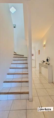 Villa familiale Type 7 avec piscine - Plain pied élevé d'un étage - Jardin de 1200 m2