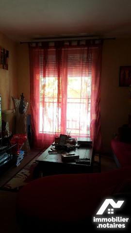 VILLAINES-LA-JUHEL (53), un immeuble composé d'une partie commerciale et d'une partie privative...