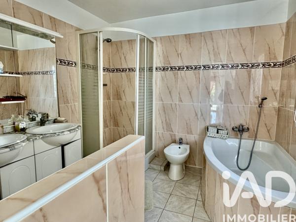 Maison à vendre 10 pièces 249,79 m² Vidauban