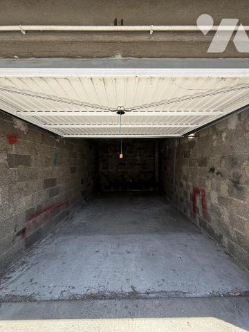 GRENOBLE : Rue des Champs Elysées