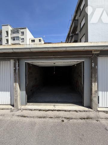 GRENOBLE : Rue des Champs Elysées