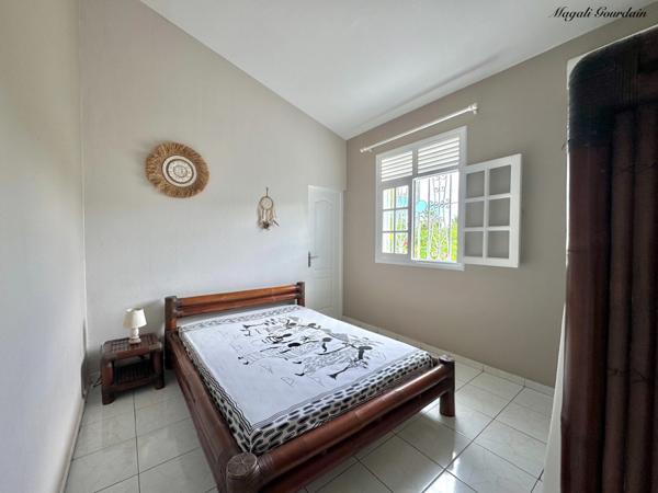 À VENDRE – VILLA DE CHARME AVEC PISCINE & ANNEXES – SAINT-FRANÇOIS