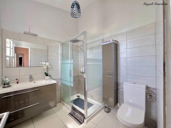 À VENDRE – VILLA DE CHARME AVEC PISCINE & ANNEXES – SAINT-FRANÇOIS