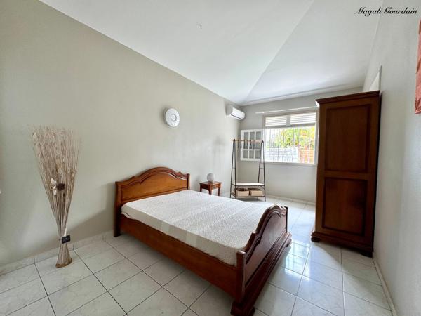 À VENDRE – VILLA DE CHARME AVEC PISCINE & ANNEXES – SAINT-FRANÇOIS
