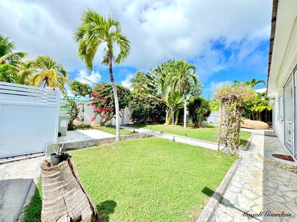 À VENDRE – VILLA DE CHARME AVEC PISCINE & ANNEXES – SAINT-FRANÇOIS