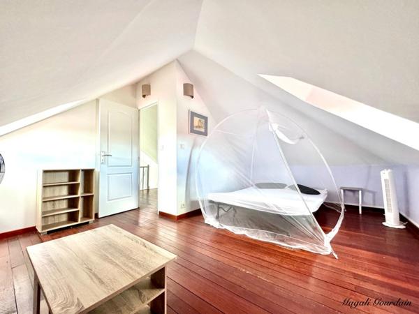 À VENDRE – VILLA DE CHARME AVEC PISCINE & ANNEXES – SAINT-FRANÇOIS