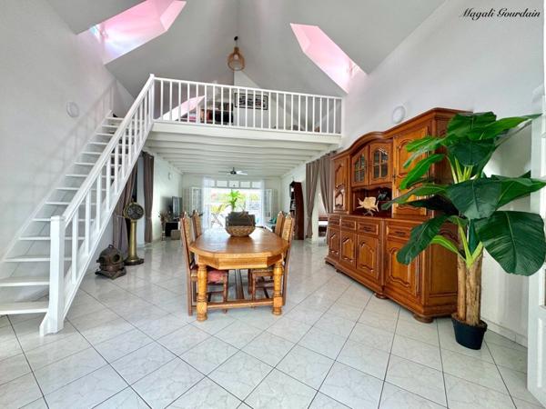 À VENDRE – VILLA DE CHARME AVEC PISCINE & ANNEXES – SAINT-FRANÇOIS