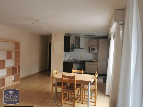 Appartement à louer 2 pièces 49.9m² Tours (37000)